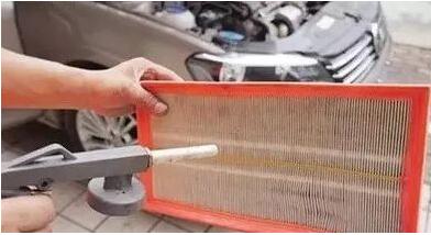 Can you blow the dirty air filter?  Usually, people check the air cleaner element when servicing the vehicle. If the air filter element is dirty, can you blow it clean?  The function of the air filter element is somewhat similar to the 